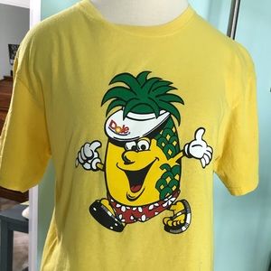 Vintage DOLE Hawaii hug a pineapple graphic tee M